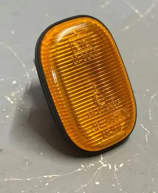 Front fender indicator light