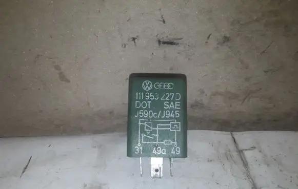 Volkswagen Golf III Other relay 111953227D