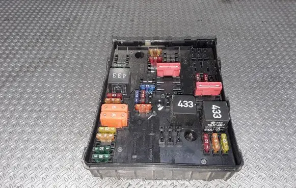 Volkswagen Caddy Fuse module 1K0937124K