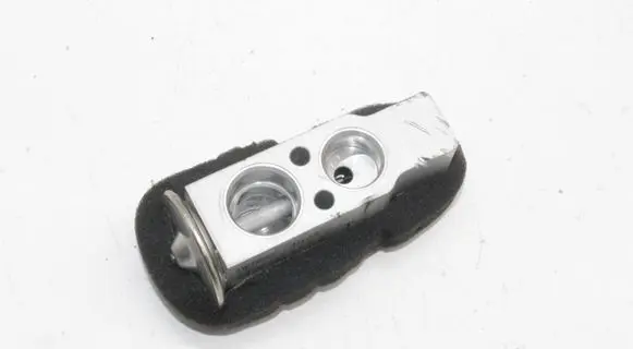 Toyota Auris 150 Air conditioning (A/C) expansion valve 4475003690