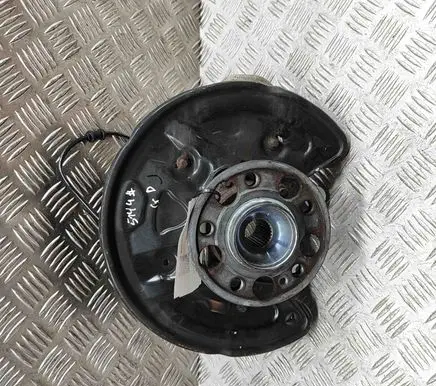 Rear wheel hub