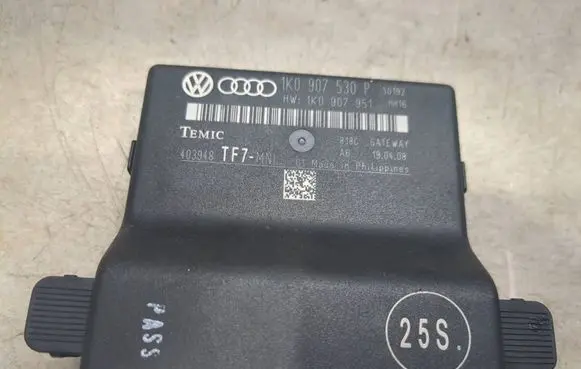 Audi A3 S3 8P Gateway control module 1K0907530P 403948 1K0907951
