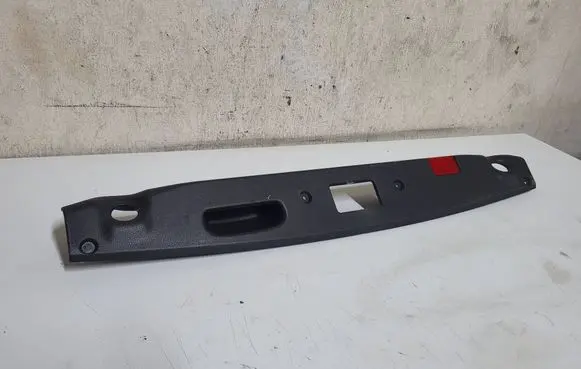 Tailgate trim