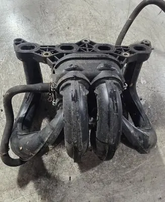 Toyota Yaris Intake manifold 