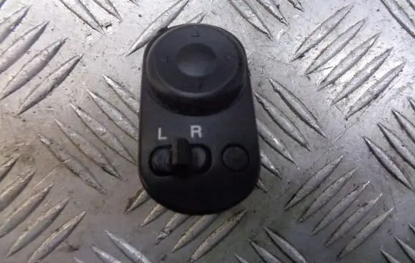 Chevrolet Lacetti Wing mirror switch