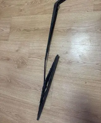 Toyota Avensis T250 Front wiper blade arm