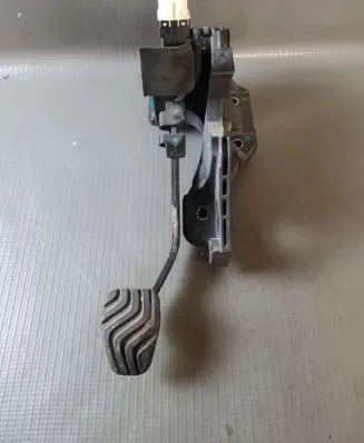 Dacia Duster II Brake pedal 8201606986 253206170R