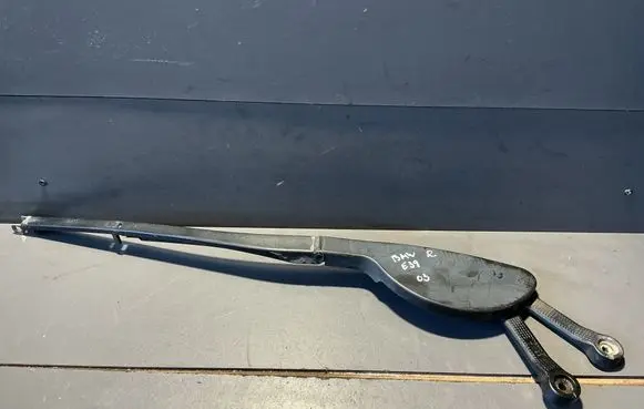 BMW 5 E39 Front wiper blade arm 8209880