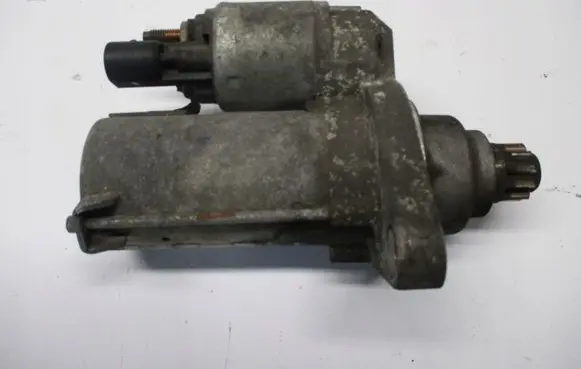 Volkswagen Golf V Starter motor 0AM911023B