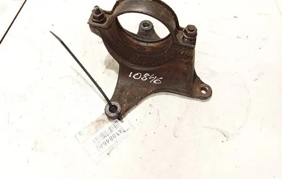 Engine mounting bracket