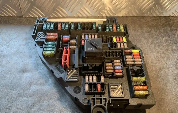 BMW 5 F10 F11 Fuse module 923442401