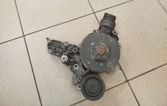 Mercedes-Benz CLS C219 Water pump