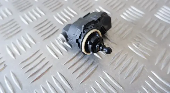 Headlight level adjustment motor