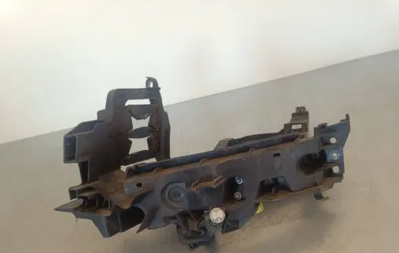 Audi Q5 SQ5 8R Headlight/headlamp mounting bracket 8R0805607