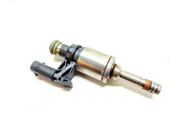 Volkswagen Golf VII Fuel injector 04E906036E