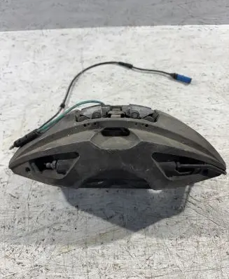 BMW 7 G11 G12 Front wheel hub 6861787