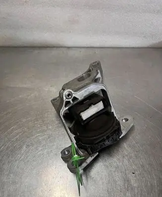 Engine mount bracket