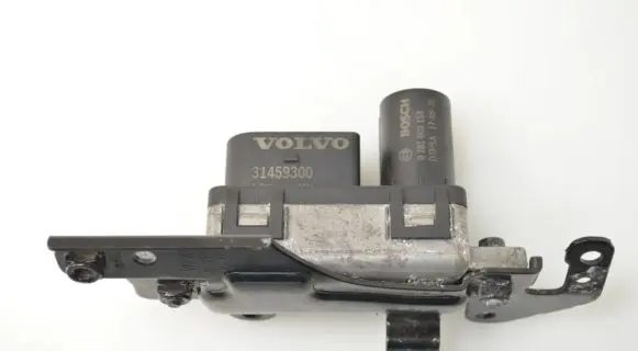 Volvo S90, V90 Glow plug pre-heat relay 31459300