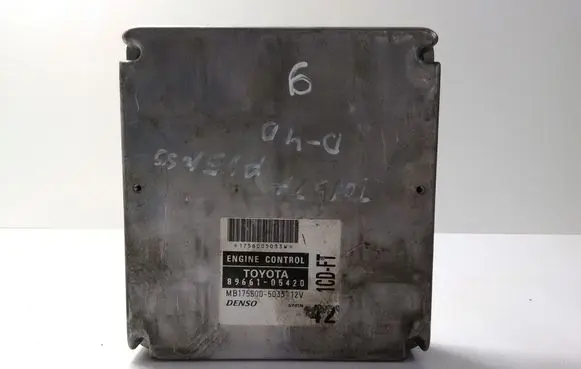 Toyota Avensis T220 Engine control unit/module 8966105420 MB1758005033