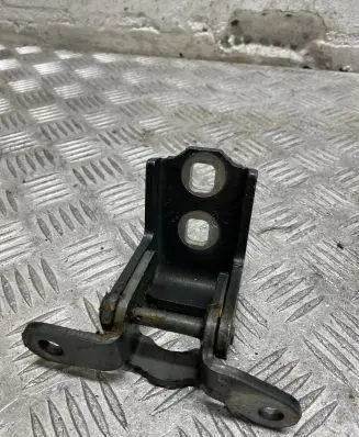 Opel Insignia A Rear door lower hinge a046574