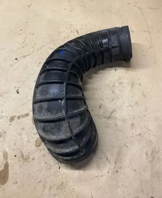 Volvo S60 Air intake hose/pipe 08684143