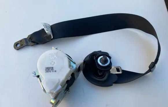 BMW X3 E83 Front seatbelt 34003070B
