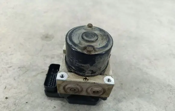 Hyundai Santa Fe ABS Pump 5890026500MANDO