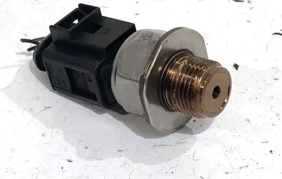 Audi Q5 SQ5 Fuel pressure sensor 04L906054