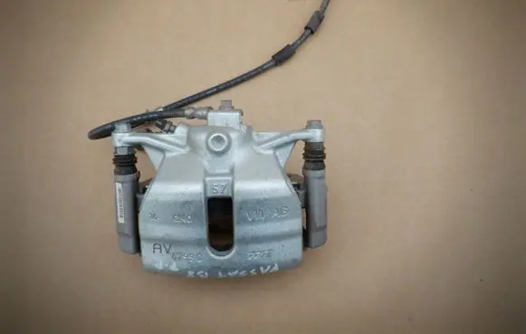 Volkswagen Touran III Front brake caliper 5714B5Q6BN