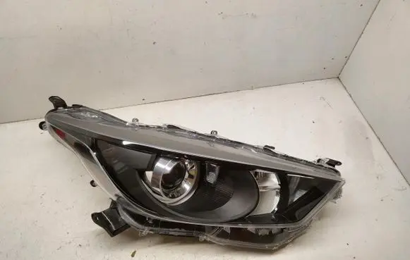 Toyota Yaris XP210 Headlight/headlamp