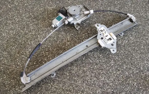 Nissan Tiida C11 Front door window regulator with motor 807308991A
