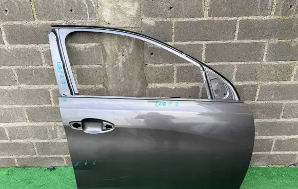 Peugeot 208 II Front door 