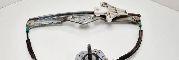 Rear door manual window regulator