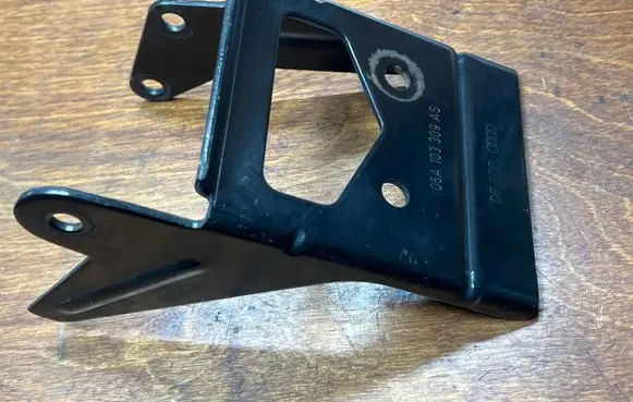 Volkswagen Touran I Engine mounting bracket 06A103309AS