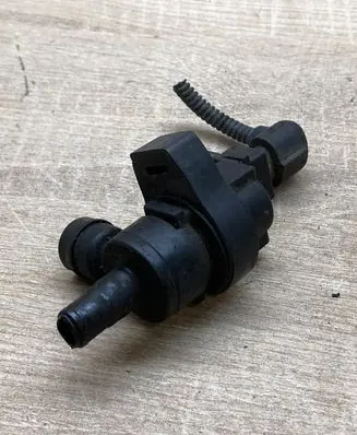 BMW 3 E46 Vacuum valve 7512581