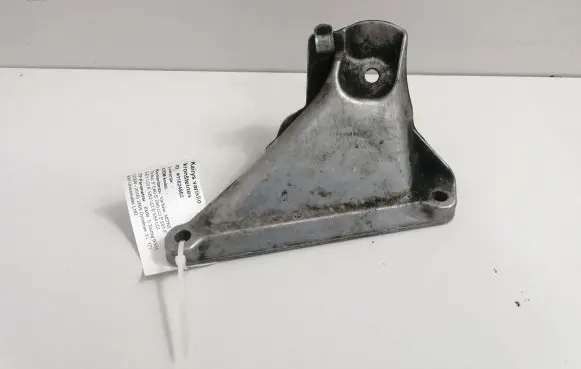 BMW 5 E60 E61 Engine mounting bracket 6769153