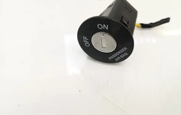 Hyundai i30 Passenger airbag on/off switch 378090
