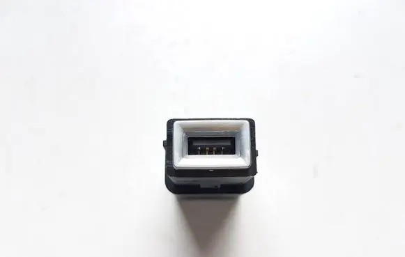 Peugeot 2008 II USB socket connector 98217039DX 9824334377