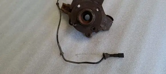 Audi 80 90 S2 B4 Front wheel hub spindle knuckle
