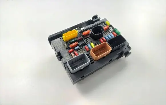Citroen Berlingo Fuse box set 9675877980