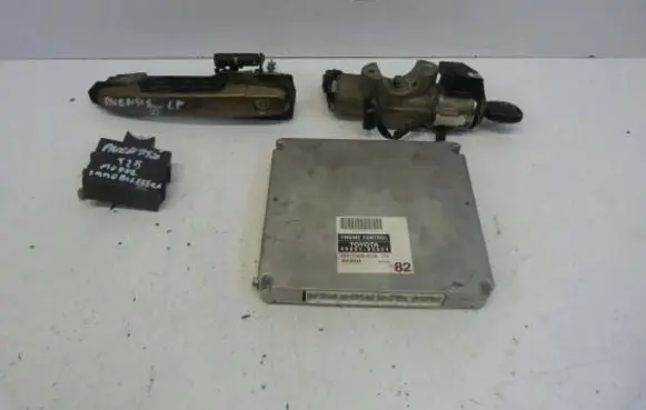 Toyota Avensis T250 Engine ECU kit and lock set 8966105821
