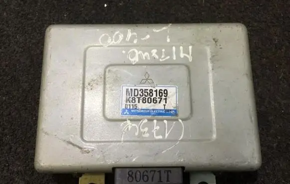 Mitsubishi Pajero Engine control unit/module md358169 K8T80671