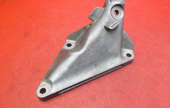 BMW 5 E60 E61 Engine mounting bracket 6770005