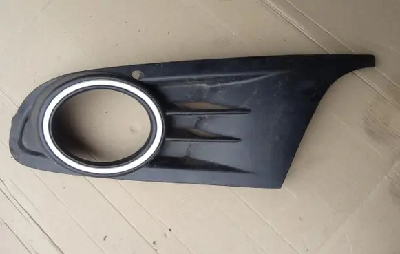 Volkswagen Golf VI Front bumper lower grill 
