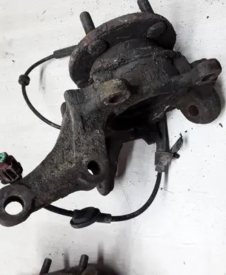 Nissan Almera Tino Front wheel hub