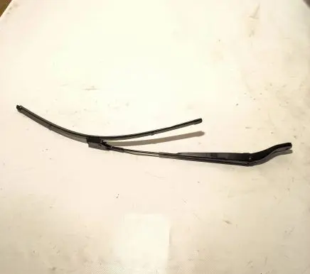 Opel Mokka B Front wiper blade arm 9822931680