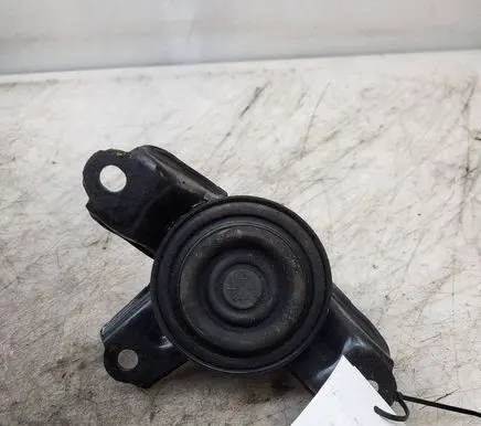 Hyundai Santa Fe Engine mount bracket 218103Z300