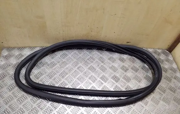 Skoda Octavia Mk2 (1Z) Front door rubber seal 1Z0867365D