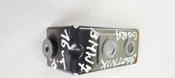 BMW 7 G11 G12 Fender mounting bracket