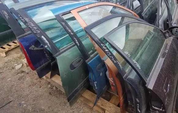 Audi A4 S4 B5 8D Front door vysnia